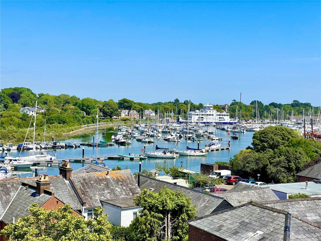 5 bedroom terraced house for sale in Wellington Place, Captains Row