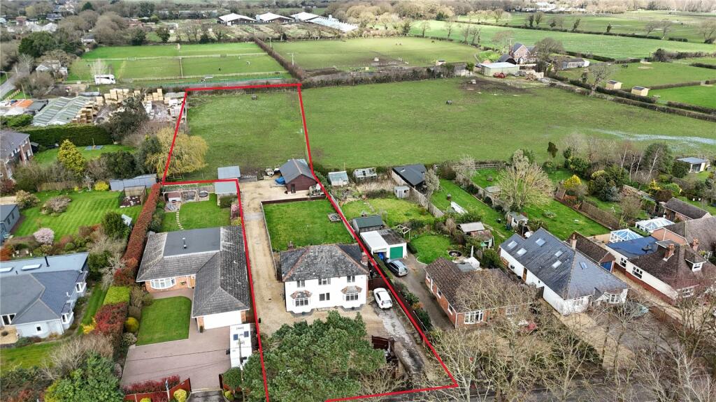 Equestrian facility for sale in Sway Road, Pennington, Lymington