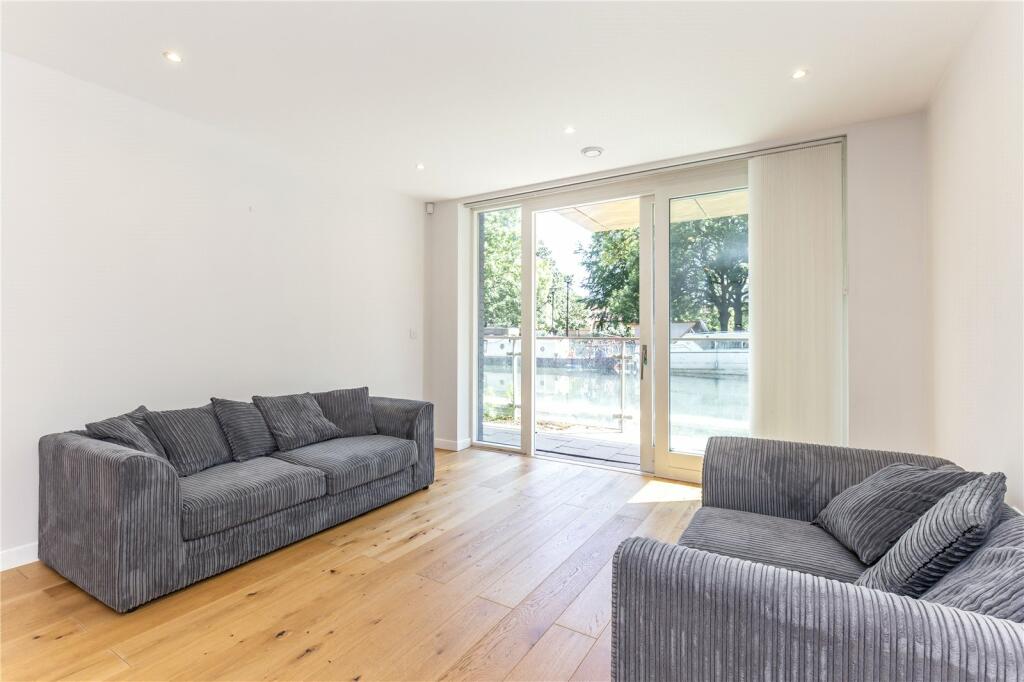 2 bedroom flat for sale in Waterfront Apartments, Amberley Road, London, W9