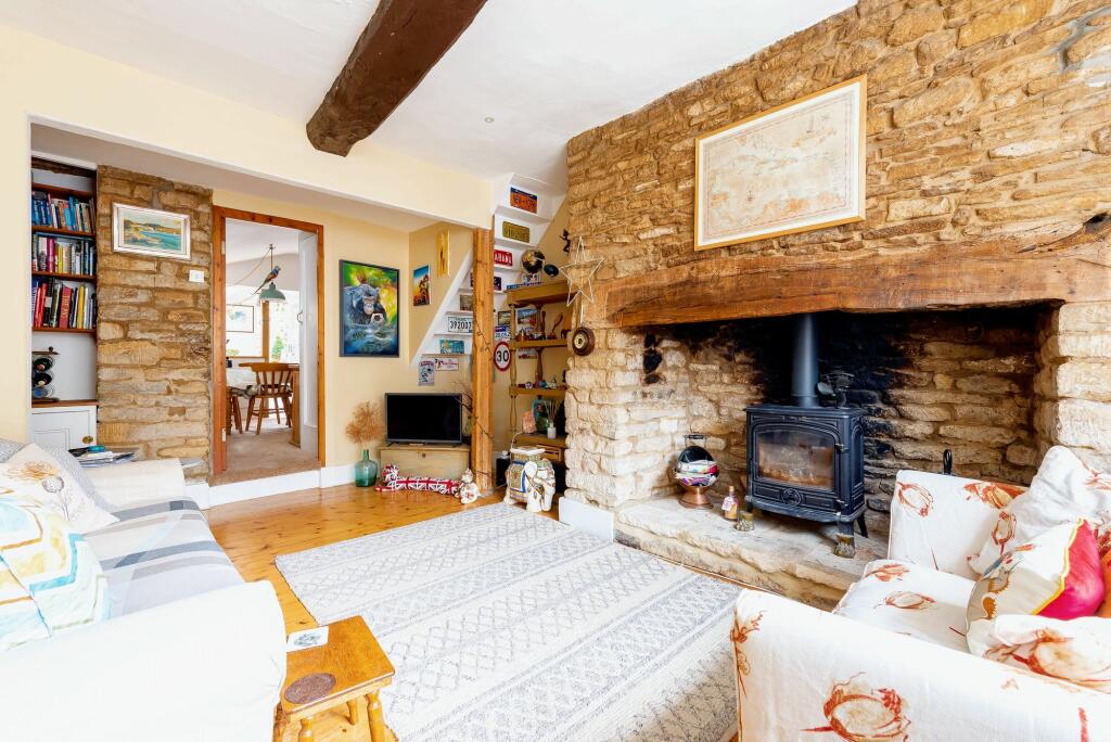 3 bedroom cottage for sale in West End, Witney, OX28