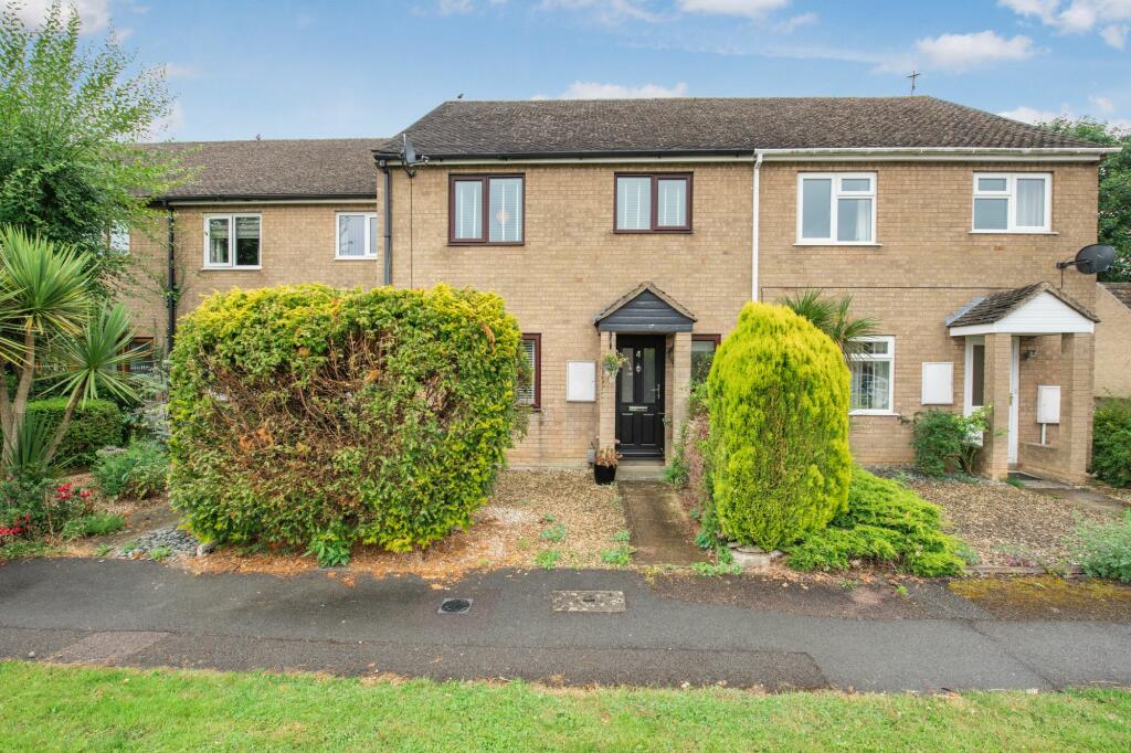 3 bedroom terraced house for sale in Weavers Close, Witney, OX28