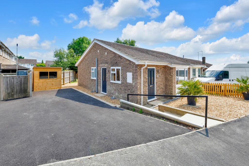 Main image of property: Quarry Road, Witney, OX28