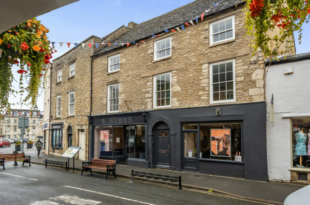 2 bedroom apartment for sale in Market Place, Tetbury, Gloucestershire, GL8