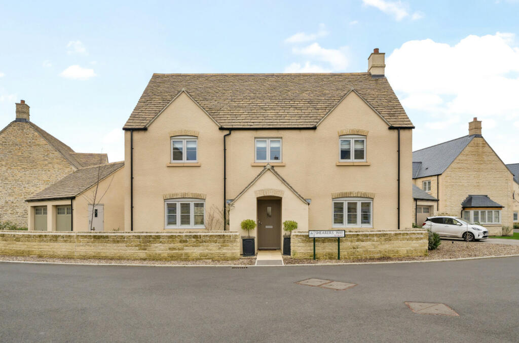 4 bedroom detached house for sale in Shearers Way, Tetbury