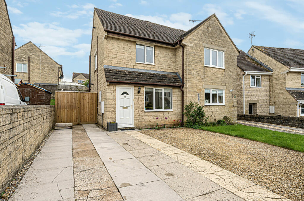 2 bedroom semidetached house for sale in Longtree Close, Tetbury