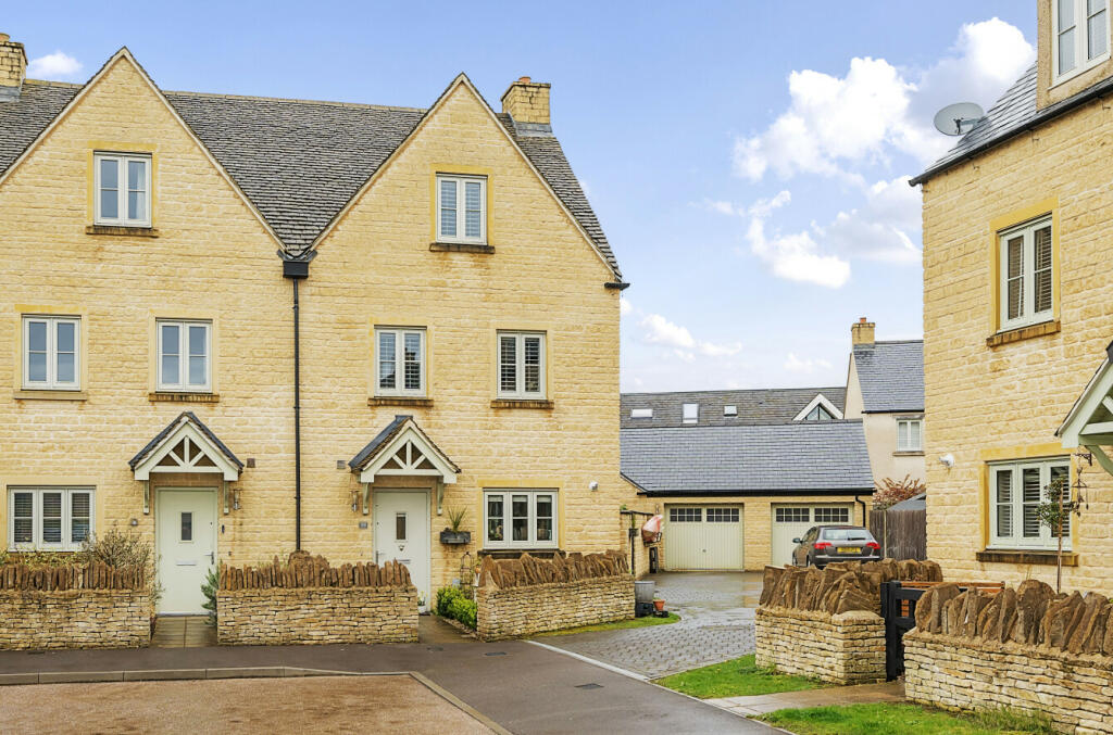 4 bedroom semidetached house for sale in Mercer Way, Tetbury