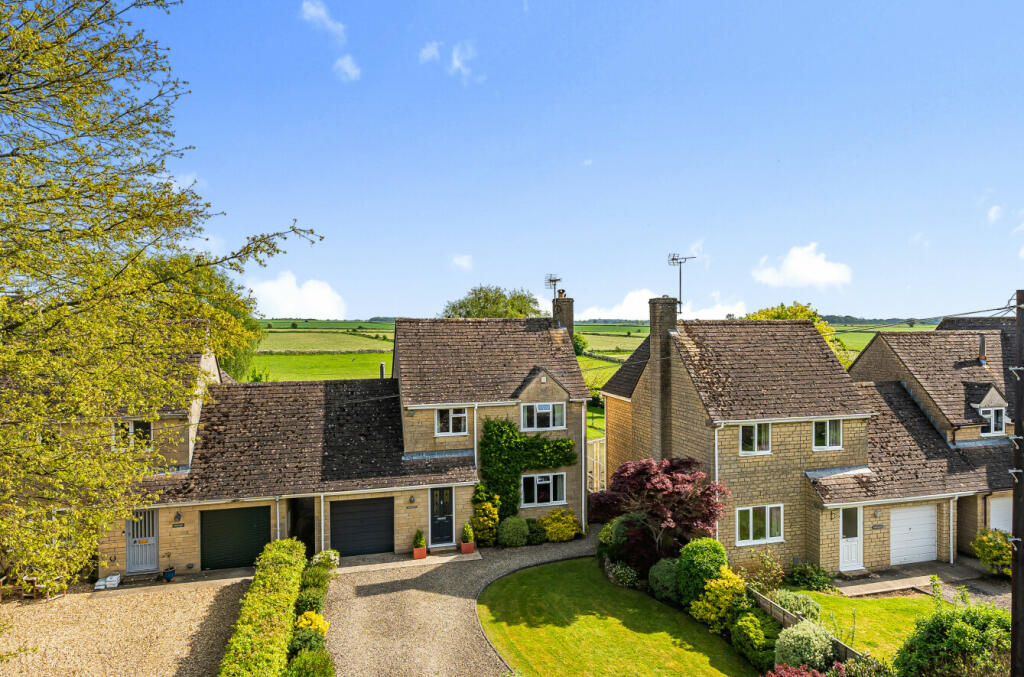 4 bedroom link detached house for sale in Tetbury Lane, Leighterton