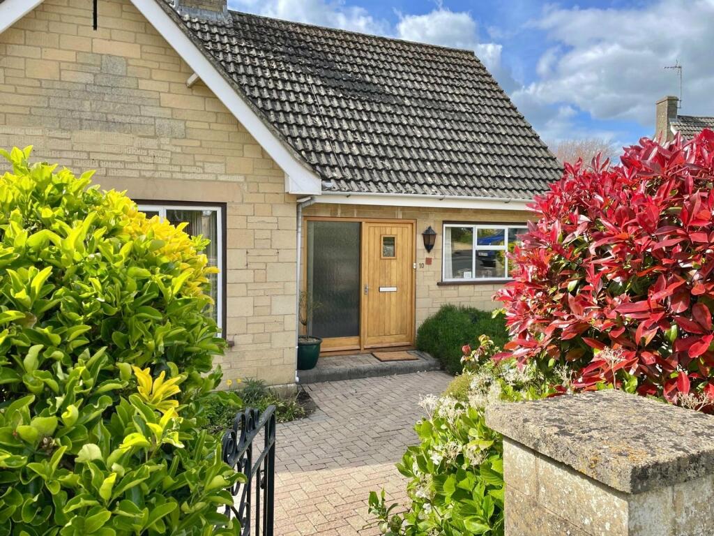 2 bedroom bungalow for sale in Park Close, Tetbury, Gloucestershire, GL8