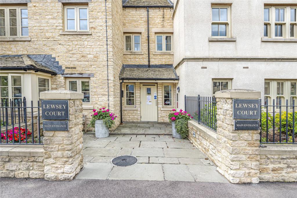 1 bedroom apartment for sale in Mercer Way, Tetbury, GL8