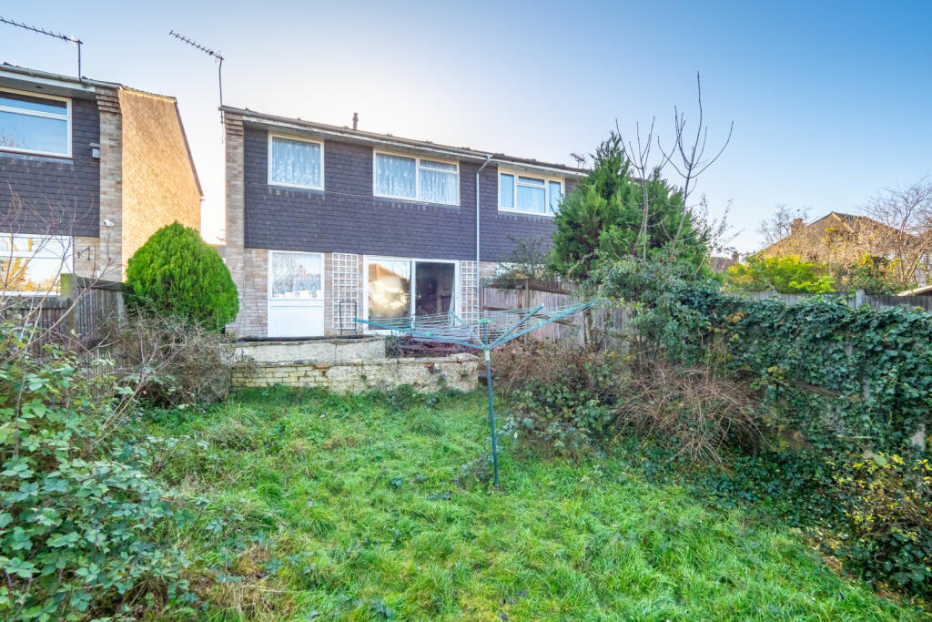 3 bedroom semidetached house for sale in Calthorpe Gardens, Sutton, SM1