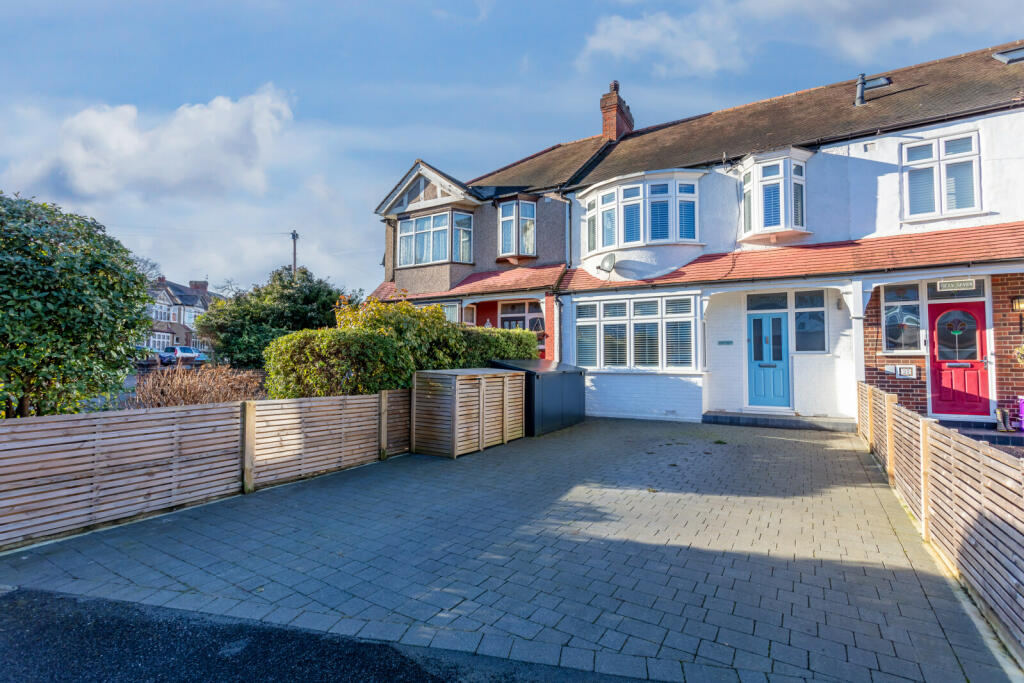 3 bedroom terraced house for sale in Cherrywood Lane, Morden, SM4