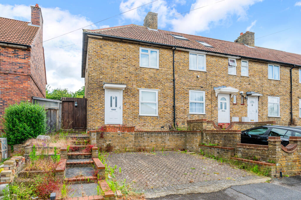 3 bedroom end of terrace house for sale in Garendon Road, Morden, SM4