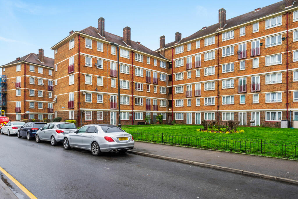 2 bedroom apartment for sale in Armfield Crescent, Mitcham, CR4