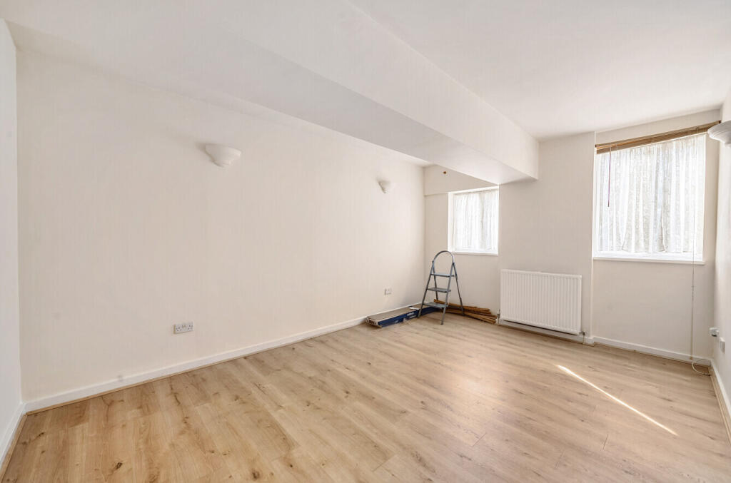 Main image of property: London Road, Mitcham, CR4