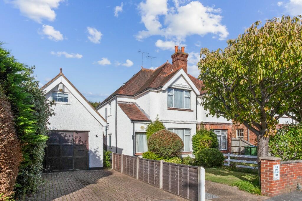3 bedroom semidetached house for sale in Freelands Road, Cobham
