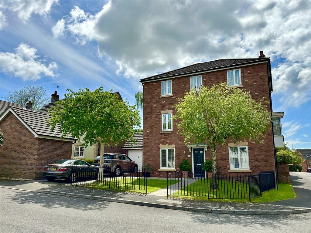 5 bedroom detached house for sale in Yew Tree Wood, Chepstow, NP16