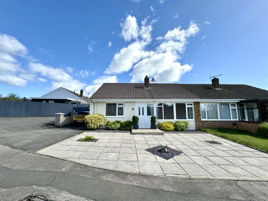 3 bedroom semidetached bungalow for sale in Wyebank Avenue, Tutshill