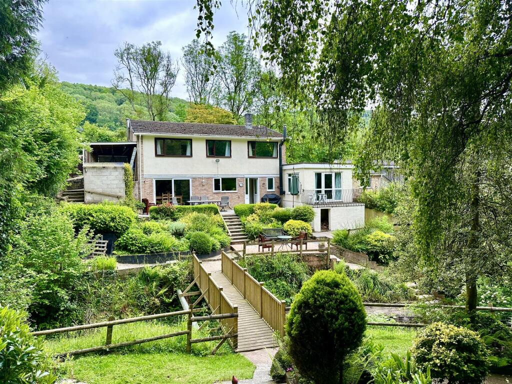 4 bedroom detached house for sale in Brockweir, Chepstow, NP16