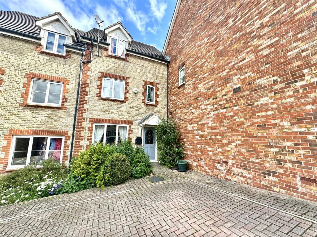 3 bedroom terraced house for sale in Woolpitch Wood, Chepstow, NP16