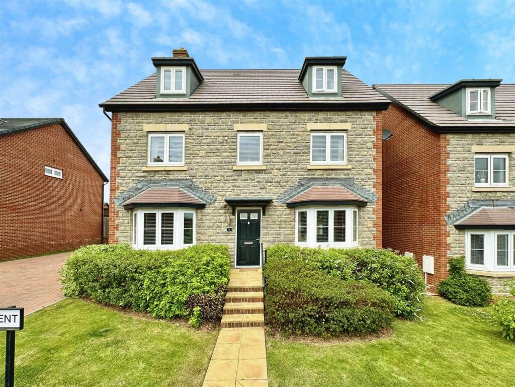 5 bedroom detached house for sale in Ash Crescent, Tutshill, Chepstow, NP16