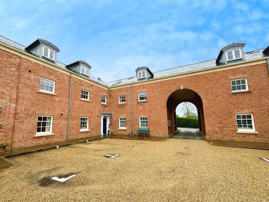 3 bedroom duplex for sale in The Mount, Mount Way, Chepstow, NP16