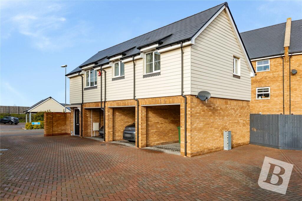 2 bedroom detached house for sale in Tonbridge Drive, Basildon, Essex, SS15