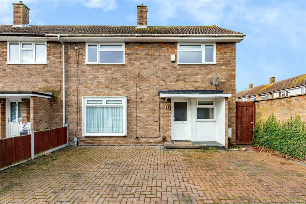 3 bedroom end of terrace house for sale in Great Spenders, Basildon ...