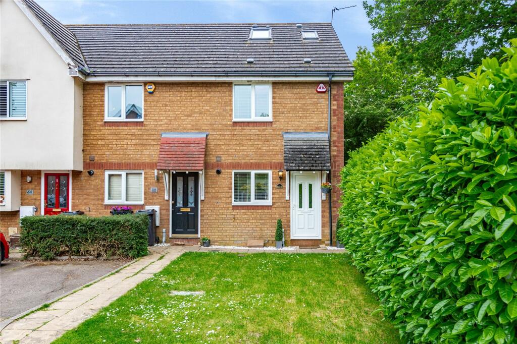 3 bedroom end of terrace house for sale in Forest Glade, Langdon Hills
