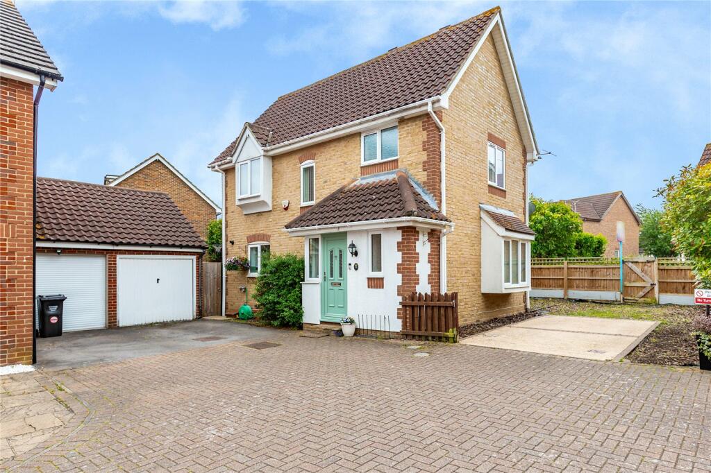 3 bedroom detached house for sale in Berberis Close, Langdon Hills