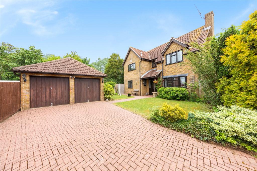 4 bedroom detached house for sale in Great Leighs Way, Basildon, Essex