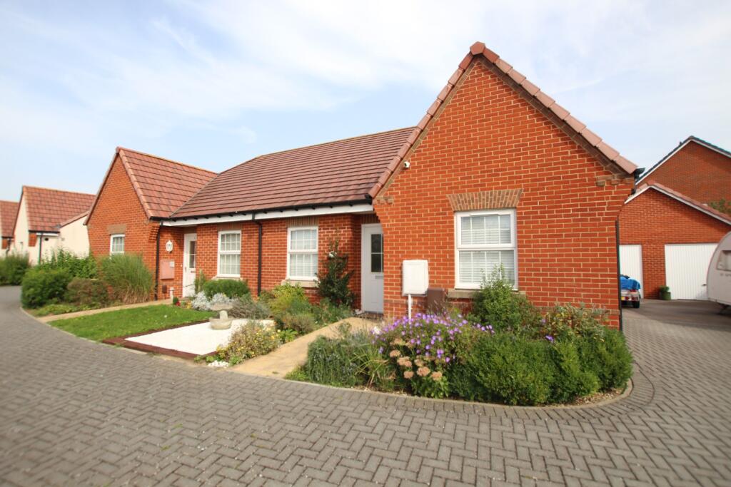 2 bedroom semidetached bungalow for sale in Downview Way Clanfield, PO8