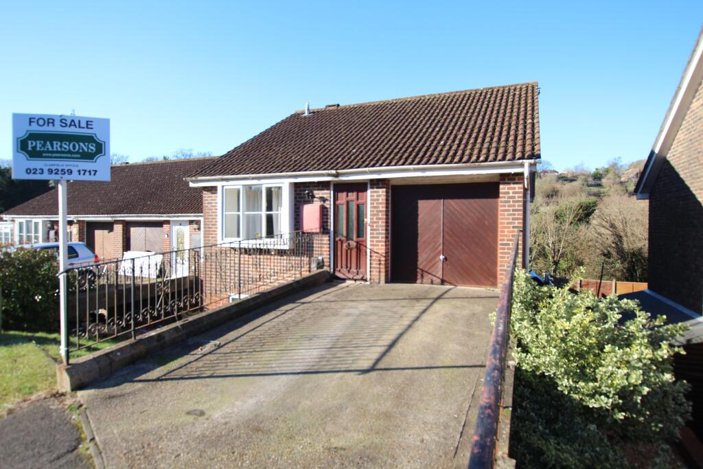 4 bedroom link detached house for sale in Eskdale Close, Clanfield, PO8