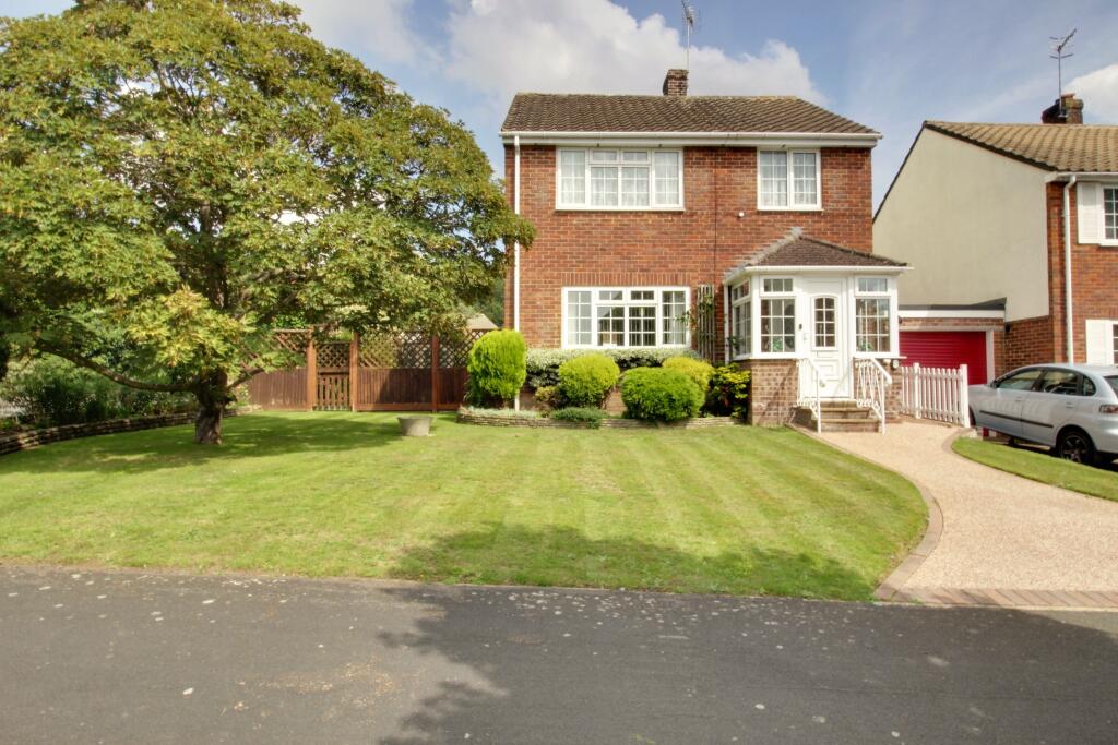 3 bedroom detached house for sale in Highfield Avenue, Waterlooville, PO7