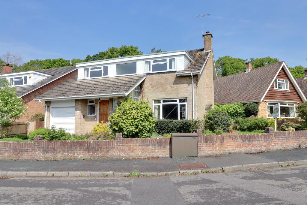 4 bedroom detached house for sale in Goodwood Close, Cowplain, PO8