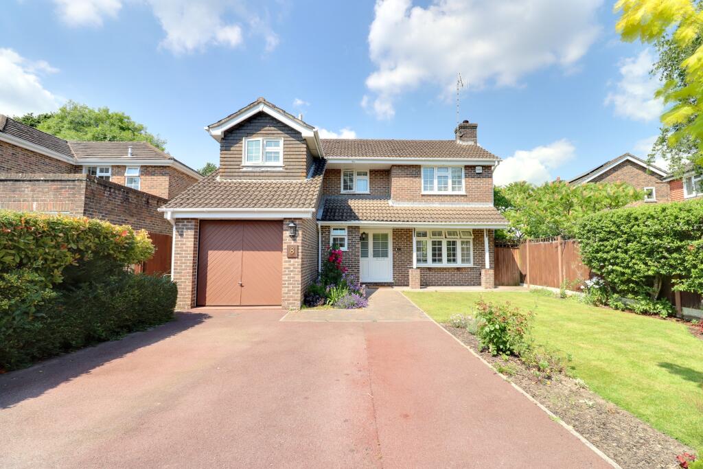 3 bedroom detached house for sale in Heather Close, Waterlooville, PO7
