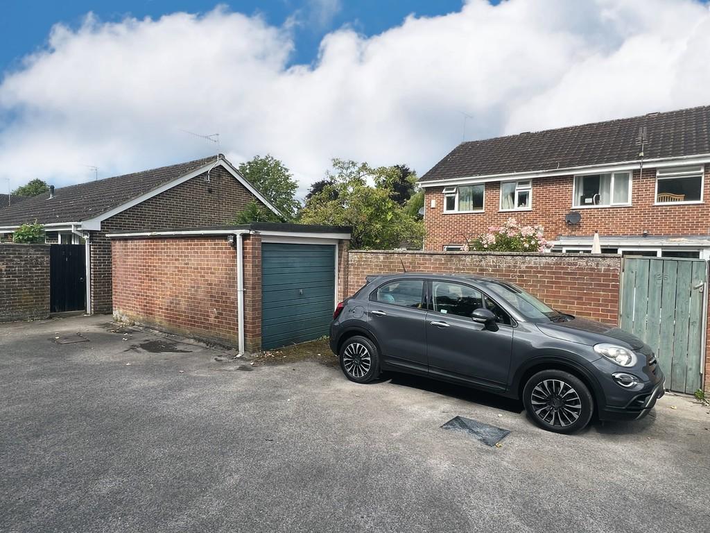 3 bedroom semidetached house in Ringwood, Hampshire £325000 BrickPal