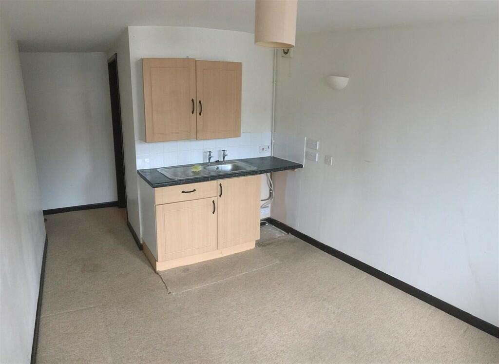 Additional property image - Ringwood, Hampshire