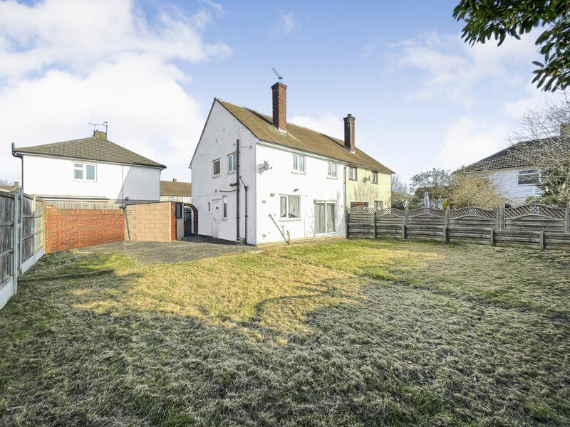 3 bedroom semidetached house for sale in Foyle Drive, South Ockendon, RM15