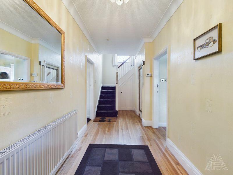 2 bedroom bungalow for sale in South Road, South Ockendon, RM15