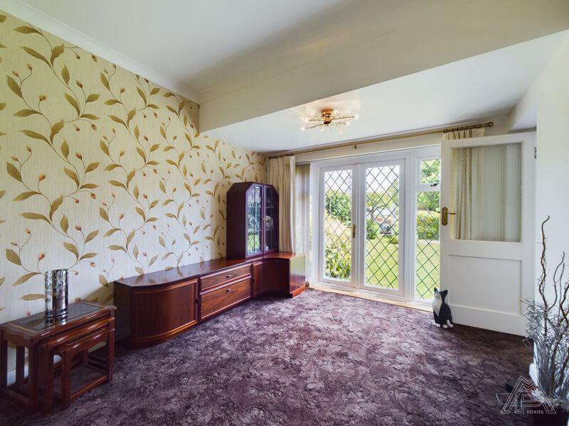 2 bedroom bungalow for sale in South Road, South Ockendon, RM15