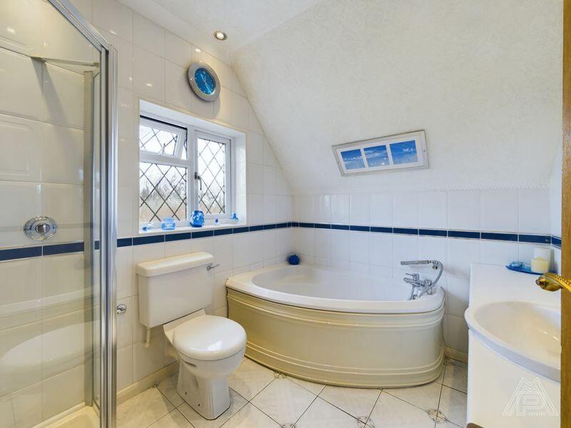 2 bedroom bungalow for sale in South Road, South Ockendon, RM15