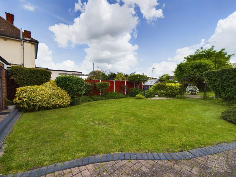 2 bedroom bungalow for sale in South Road, South Ockendon, RM15