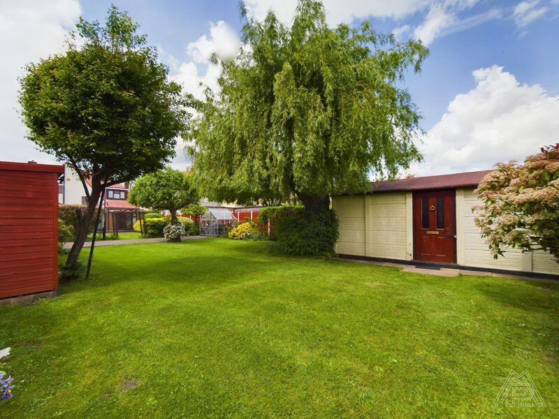 2 bedroom bungalow for sale in South Road, South Ockendon, RM15