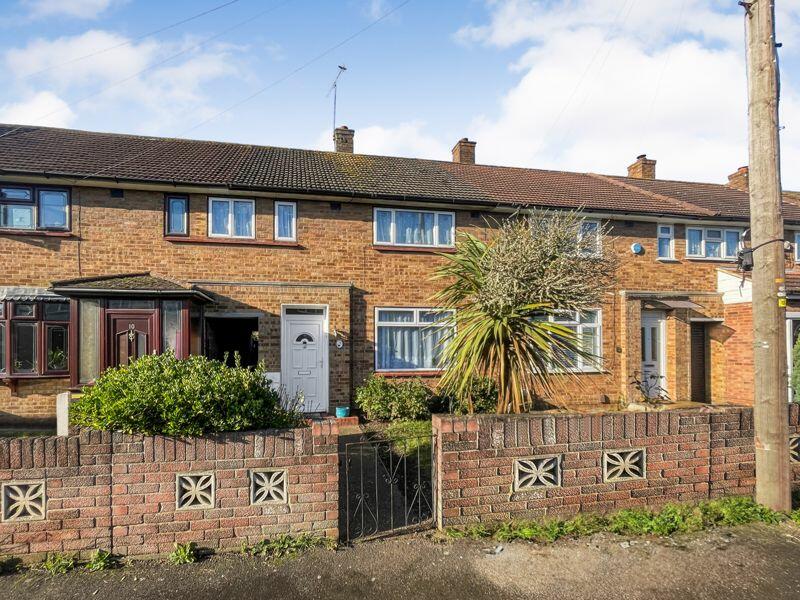 2 bedroom terraced house for sale in Green, South Ockendon, RM15