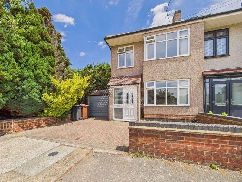 3 bedroom end of terrace house