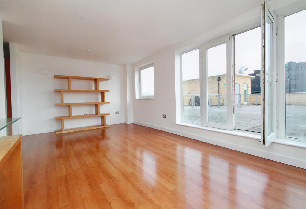 3 bedroom apartment for sale in Riverbank Point, Uxbridge, Greater