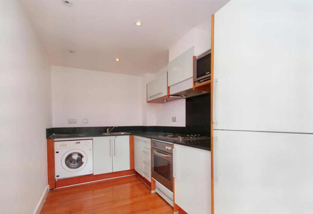 3 bedroom apartment for sale in Riverbank Point, Uxbridge, Greater