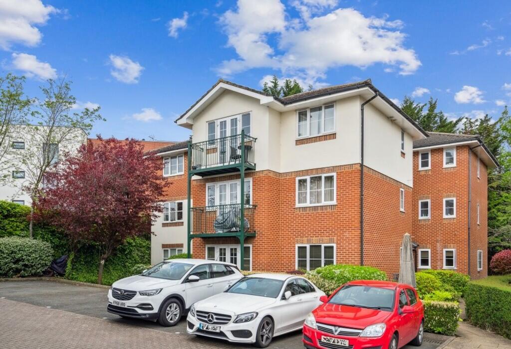2 bedroom apartment for sale in Gloucester Court, Moorfield Road Denham