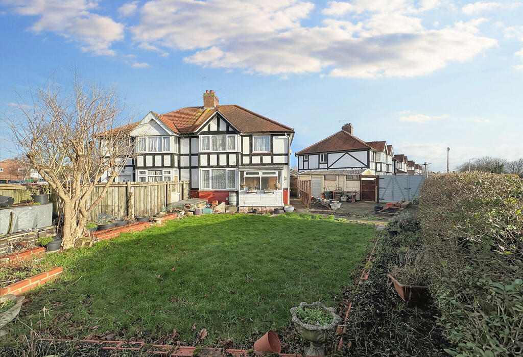 3 bedroom semidetached house for sale in Princes Park Lane, Hayes, UB3