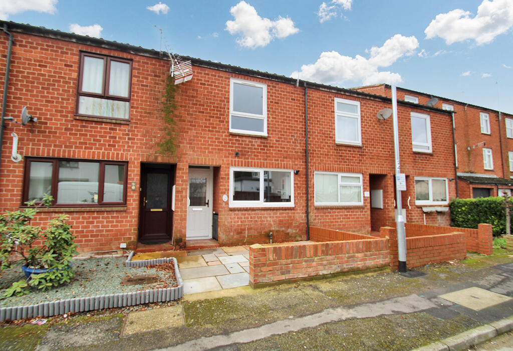 2 bedroom terraced house for sale in Manor Waye, Uxbridge, Greater